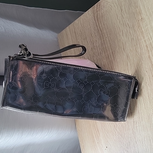 Hello Kitty Zippered Pouch - Picture 2 of 4